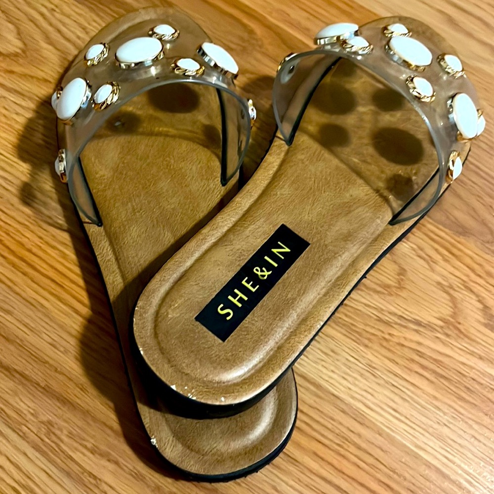 Sandals with gemstones
